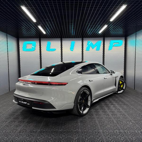 Porsche Taycan Turbo