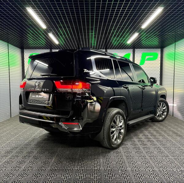 Toyota Land Cruiser 300