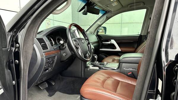 Toyota Land Cruiser 200 B6/B7