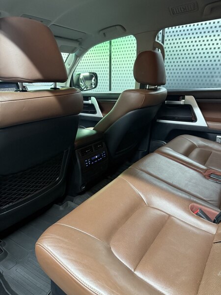 Toyota Land Cruiser 200