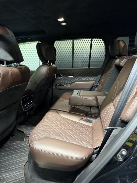 Toyota Land Cruiser 300 VIP