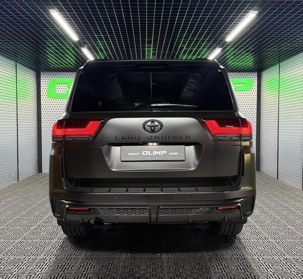 Toyota Land Cruiser 300 VIP