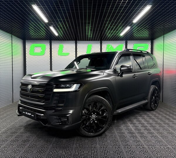 Toyota Land Cruiser 300 VIP