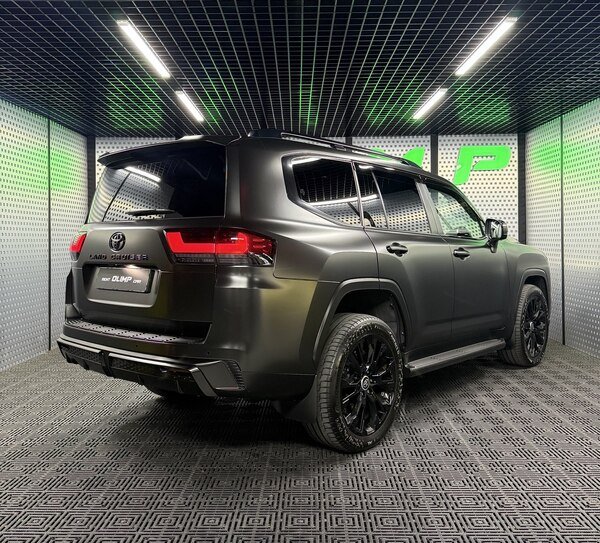 Toyota Land Cruiser 300 VIP